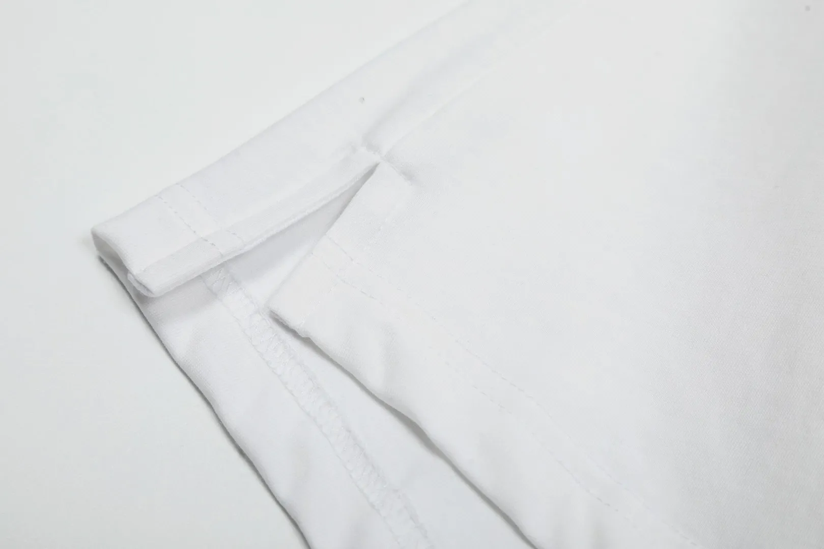 VIVI997# "Top hot style" vivienne west wood Queen Mother West U-neck big T short sleeves 2025 top hot style 220g 32 count high-density double yarn pure cotton, comfortable fabric The upper body effect is good-looking, and the rate of turning heads is high Size: XS-L Color: White Black